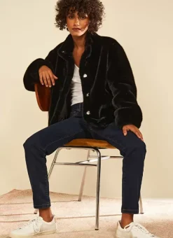 Manteau Court En Fausse Fourrure Noir Mucyli Sud Express