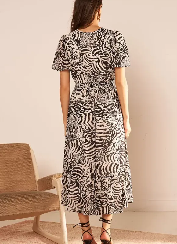 Robe Longue Imprimee A Manches Courtes Volantees Noir Resina Sud Express
