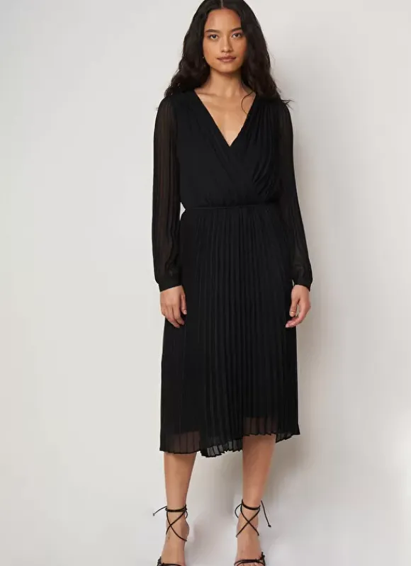 Robe Midi Plissee A Manches Longues Noir Ralita Sud Express